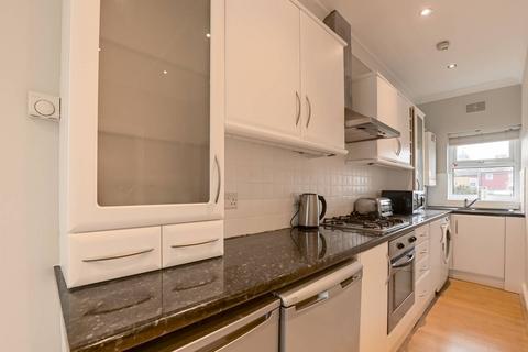 3 bedroom flat for sale, Khama Road, Tooting Broadway, London, SW17