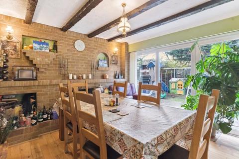 7 Bellamy Close, Ickenham, Uxbridge, UB10 8SJ