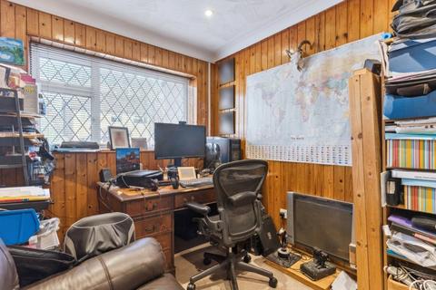 7 Bellamy Close, Ickenham, Uxbridge, UB10 8SJ