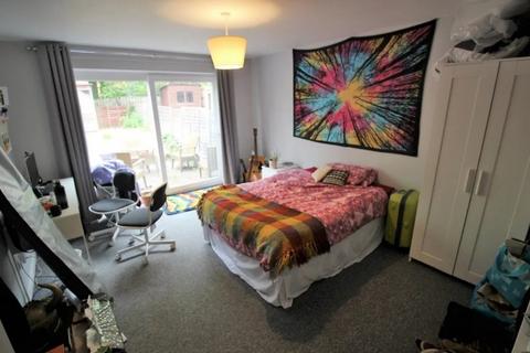 3 bedroom semi-detached house to rent, Montpellier Road, Nottingham NG7