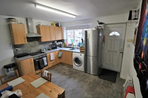 3 bedroom semi-detached house to rent, Montpellier Road, Nottingham NG7