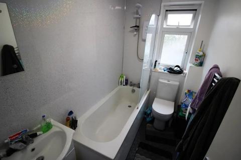 3 bedroom semi-detached house to rent, Montpellier Road, Nottingham NG7