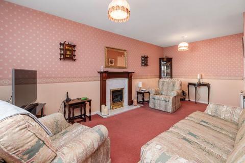 37 Dundee Close, Fearnhead, Warrington, WA2 0UJ
