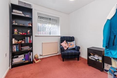 37 Dundee Close, Fearnhead, Warrington, WA2 0UJ