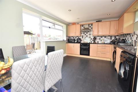 3 bedroom semi-detached bungalow for sale, Canvey Island SS8