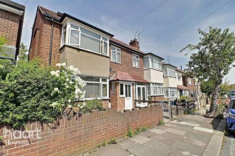 4 bedroom end of terrace house to rent, Oakdale Road, South Woodford