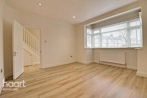 4 bedroom end of terrace house to rent, Oakdale Road, South Woodford