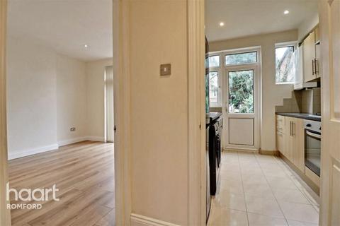 4 bedroom end of terrace house to rent, Oakdale Road, South Woodford