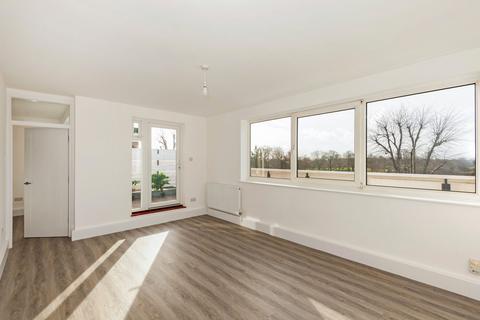 1 bedroom penthouse for sale, Heron House, Church Grove, Hampton Wick, Kingston upon Thames KT1