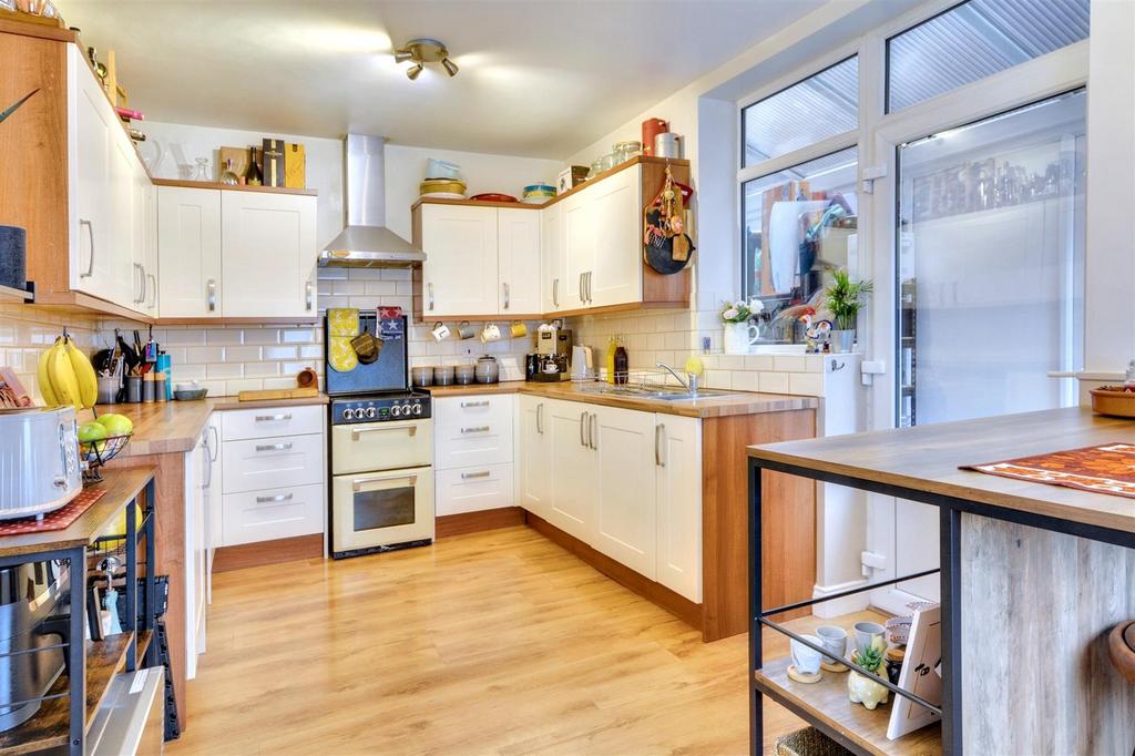 Kitchen 1.jpeg