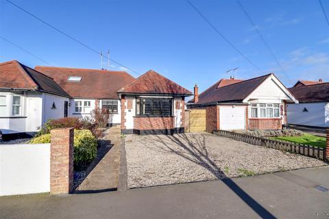 4 bedroom chalet for sale, Highlands Boulevard, Leigh-On-Sea SS9