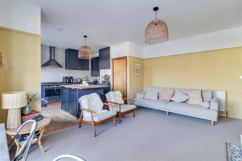 4 bedroom chalet for sale, Highlands Boulevard, Leigh-On-Sea SS9