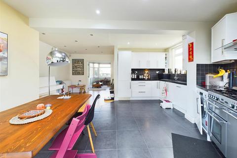 35 Ferncroft Avenue, Ruislip, HA4 9JE