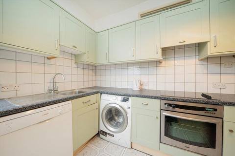 2 bedroom flat to rent, Kings Avenue, London N10