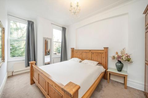 2 bedroom flat to rent, Kings Avenue, London N10