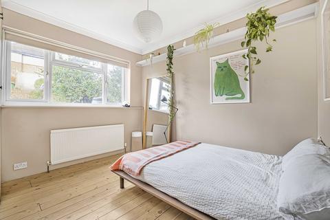 2 Blythe Close, London, SE6 4UW
