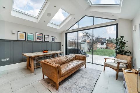 6 Cedar Road, Weybridge, KT13 8NY
