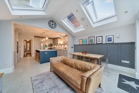 6 Cedar Road, Weybridge, KT13 8NY