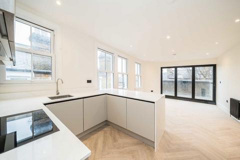 3 bedroom flat for sale, Latchmere Road, London SW11