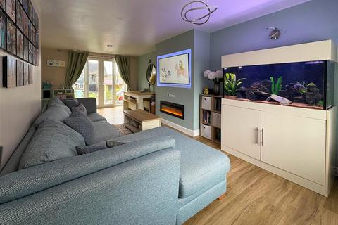 8 Avebury Close, Nottingham, NG11 9FX