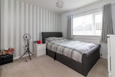 8 Avebury Close, Nottingham, NG11 9FX