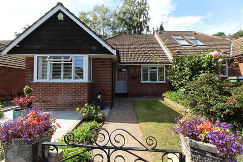 3 bedroom semi-detached bungalow to rent, Westerfolds Close, Woking