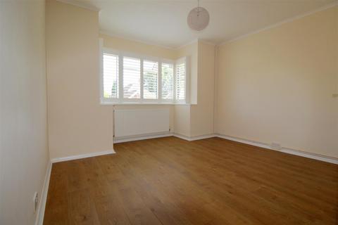 3 bedroom semi-detached bungalow to rent, Westerfolds Close, Woking