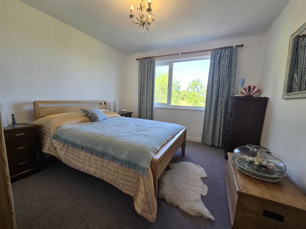 Bedroom 2.jpg