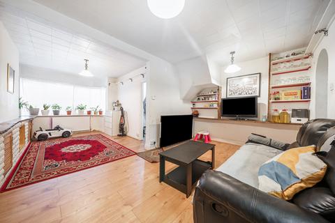 45 Appledore Avenue, Ruislip, HA4 0UT