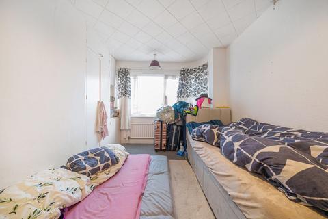 45 Appledore Avenue, Ruislip, HA4 0UT