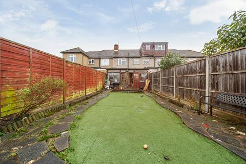 45 Appledore Avenue, Ruislip, HA4 0UT