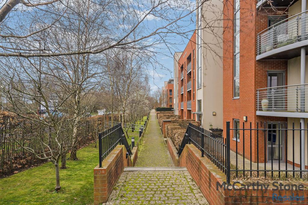 8680715-exterior08-800.jpg