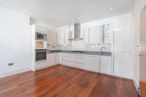 3 bedroom flat to rent, Buckland Crescent, London, NW3