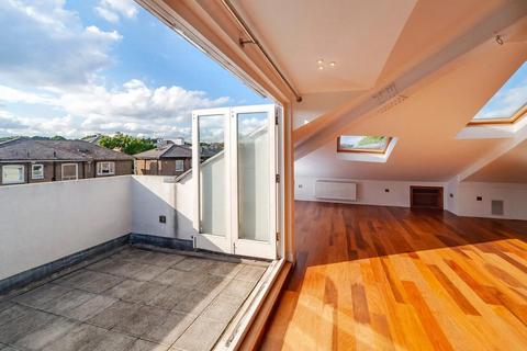 3 bedroom flat to rent, Buckland Crescent, London, NW3