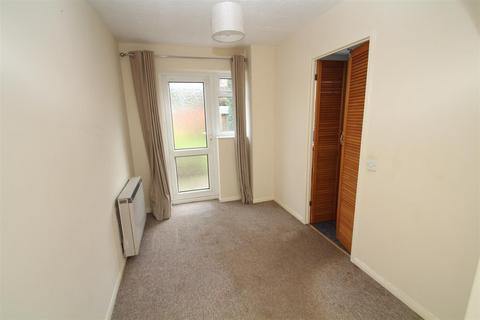 2 bedroom terraced house to rent, Sparcells, Swindon