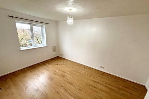 2 bedroom flat to rent, Lewis Way, Dagenham RM10