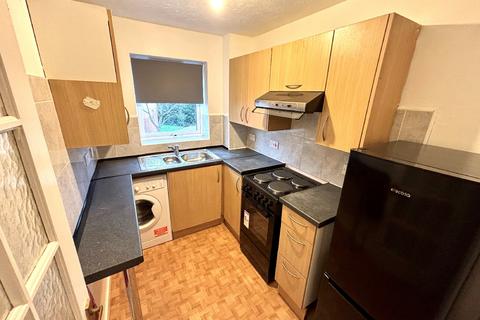 2 bedroom flat to rent, Lewis Way, Dagenham RM10