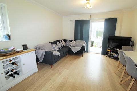 3 bedroom townhouse to rent, Stoke Mill Close, Guildford