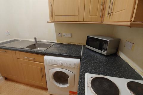 3 bedroom flat to rent, Roseneath Place, Marchmont, Edinburgh, EH9