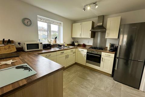 3 bedroom detached house to rent, Hickory Way, Chippenham