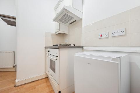 2 bedroom flat to rent, Coustonholm Road, Flat 3/1, Shawlands, Glasgow, G43 1TZ