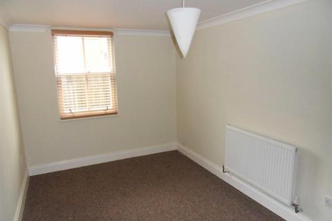 2 bedroom flat to rent, Albert Street, Ramsgate CT11