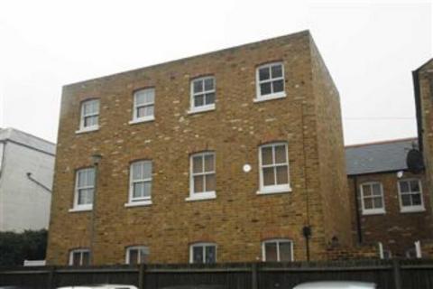 2 bedroom flat to rent, Albert Street, Ramsgate CT11