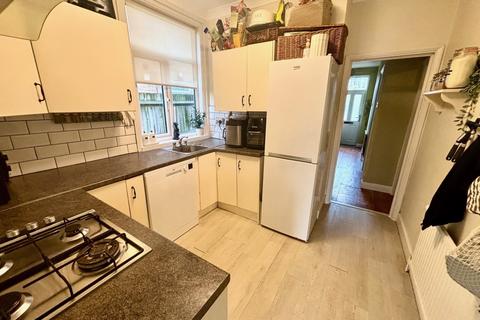 1 bedroom flat for sale, Kingston Road, Staines-Upon-Thames, Surrey, TW18