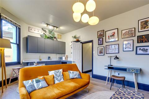 2 bedroom apartment to rent, Broomwood Road, London, SW11