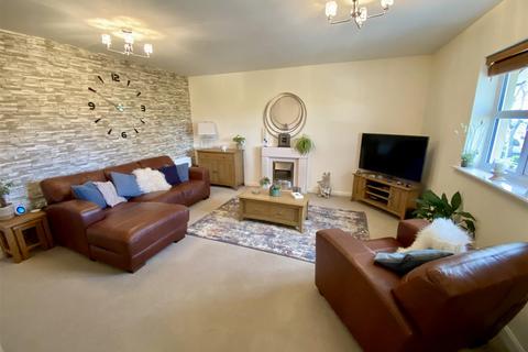 2 bedroom apartment for sale, Marmaville Court, Mirfield