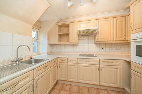 2 bedroom flat for sale, Golden Court, Isleworth TW7