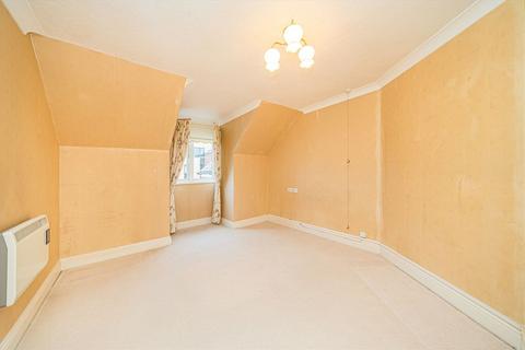 2 bedroom flat for sale, Golden Court, Isleworth TW7