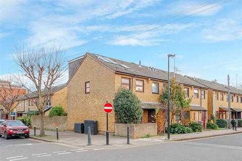 2 bedroom end of terrace house to rent, Deal Street, London E1