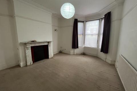 2 bedroom flat to rent, Park Crescent, North Shields